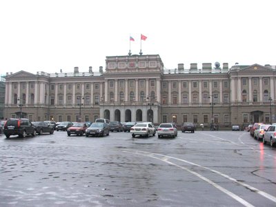 Заксобрание Петербурга отказалось упразднять Уставный суд города