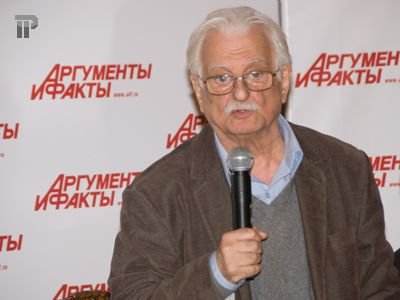 Хуциев выступает за проведение нового съезда кинематографистов