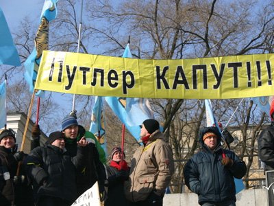 Владивосток: прокуратура предупредила КПРФ за плакат &quot;Путлер капут!&quot;