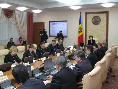 Молдавия восстанавливает визовый режим с Румынией