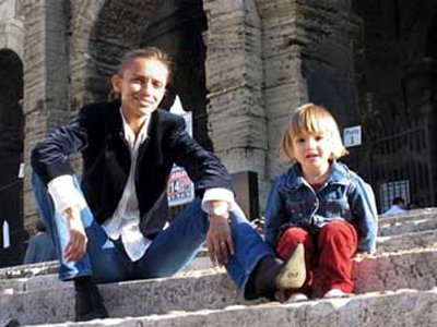 Мать похищенной во Франции девочки арестована в Венгрии