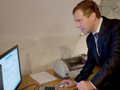 Медведев о госуправлении через Интернет, латинице и госзакупках