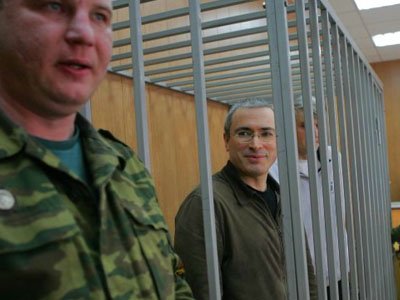 Адвокат: клиенту намекнули, что его УДО зависит от поведения на процессе Ходорковского