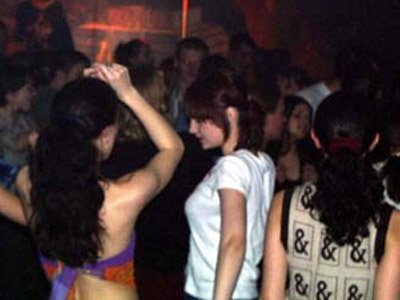 Организаторы детской вечеринки наказаны за 13-летних школьниц, танцевавших go-go