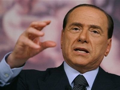 Сильвио Берлускони оправдается перед парламентом