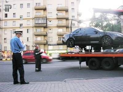 Власти Москвы узаконили бизнес на эвакуации неправильно припаркованных машин и частные штрафстоянки