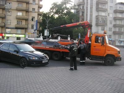 Губернатор Петербурга подписал закон о платной эвакуации автомобилей, которая ранее была отменена из-за злоупотреблений