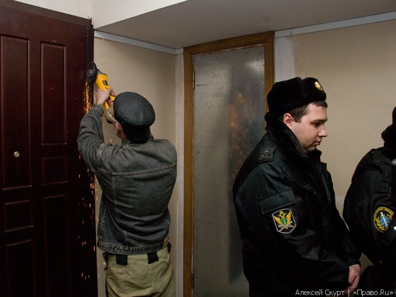 Судебные приставы пришли к экс-главе РАО "ЕЭС" и бывшему премьеру Чечни
