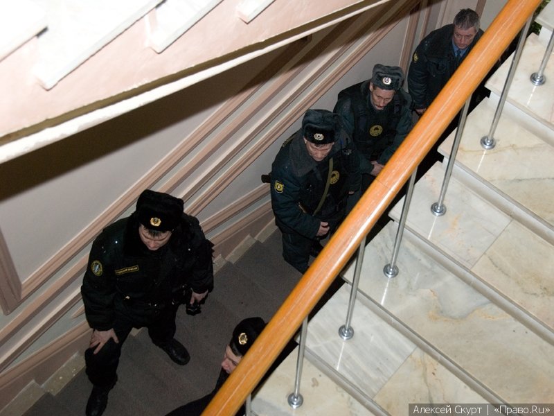 Судебные приставы пришли к экс-главе РАО "ЕЭС" и бывшему премьеру Чечни