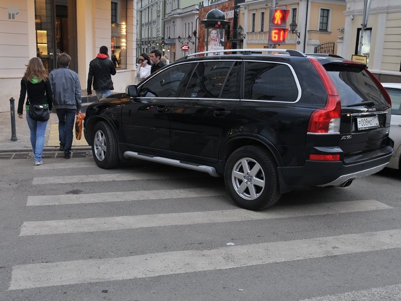 "Парконы" и паркинг - фоторассказ о "мягкой" акции по предупреждению нарушений парковки в Москве