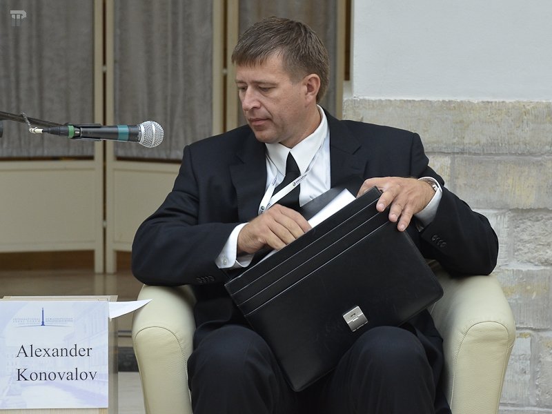 Фотозарисовка на переназначение министра юстиции Коновалова