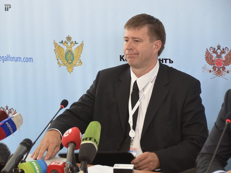 Фотозарисовка на переназначение министра юстиции Коновалова